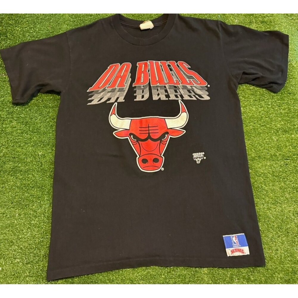 Vintage Chicago Bulls shirt mens medium black red Nutmeg Mills 1990s jordan 25